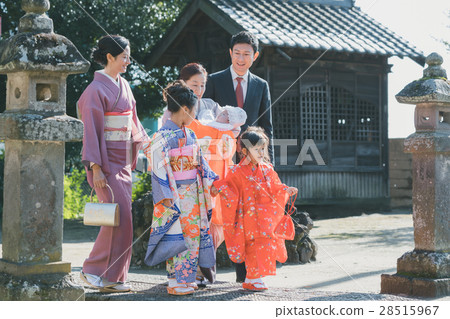 七五三 參拜神社 家庭 28515967