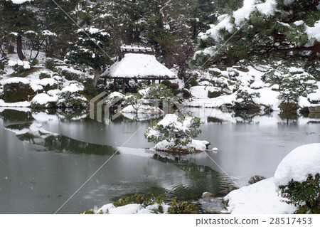 Reduced landscape gardens in Hiroshima that made snow makeup 28517453
