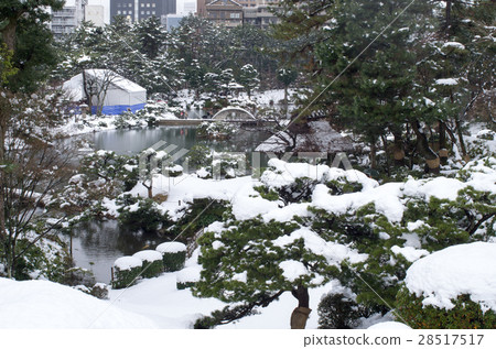 Reduced landscape gardens in Hiroshima that made snow makeup 28517517