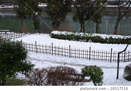 Hiroshima Shukkeien got snow makeup 28517518