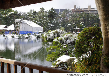 Reduced landscape gardens in Hiroshima that made snow makeup 28517522