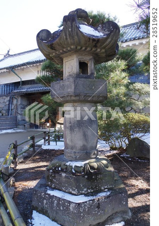 信州國寶松本城Mizuno Tadayoshi貢獻燈籠籃石燈捐贈給Kanonagaji為Shogunate家族退休 信州國寶松本城Mizuno Tadayoshi貢獻燈籠籃石燈捐贈給Kanonagaji為Shogunate家族退休 28519652