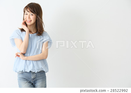 中等女性肖像 28522992