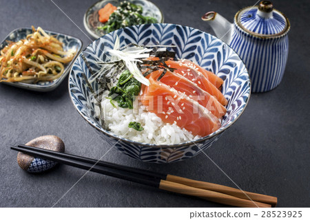 Salmon Sashimi with Rice and Vegetable Salmon Sashimi with Rice and Vegetable 28523925