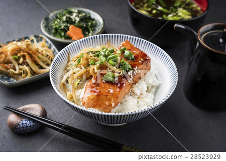 Salmon Teriyaki with Rice and Vegetable Salmon Teriyaki with Rice and Vegetable 28523929
