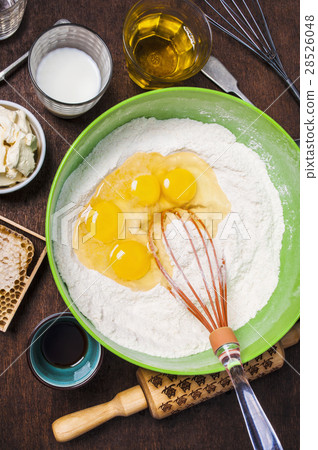 Ingredients and tools to make a cake - flour 28526048
