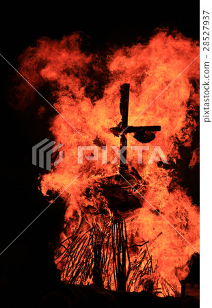 Burning of Maslenitsa Scarecrow in evening 28527937