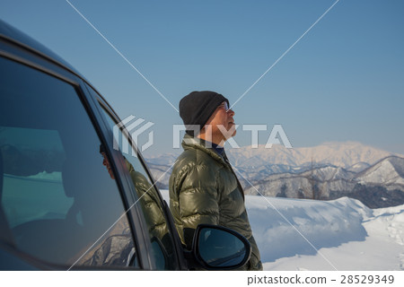 Senior to drive the snowy mountains 28529349