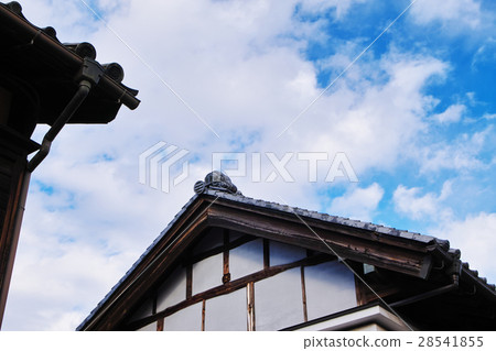 Japanese appearance Blue sky looking up from old wooden houses Edo Koga street corner 28541855