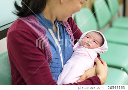 mother with baby mother with baby 28543163