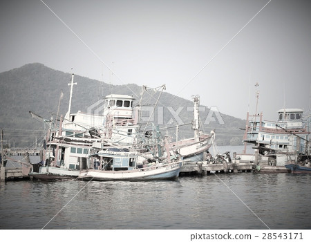 Boat fishermen Boat fishermen 28543171