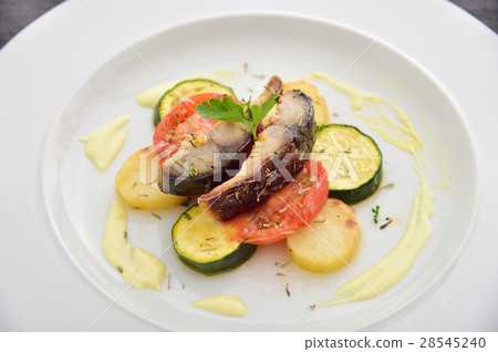 烤鯖魚和蔬菜 28545240