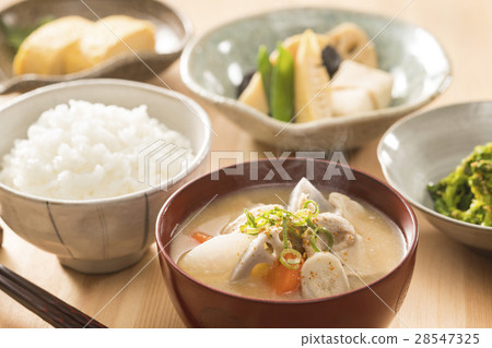 豬肉和蔬菜味噌湯 豬肉和蔬菜味噌湯 28547325