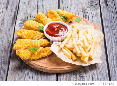 chicken strips and French fries 28548588