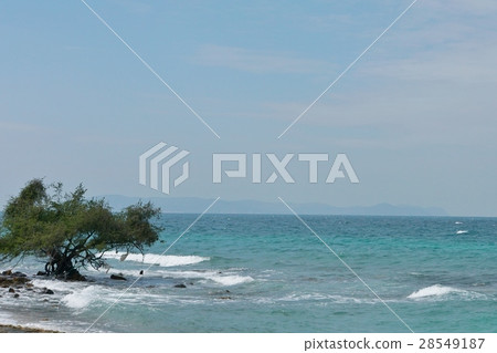 Sea view of Ko Lan, Thailand near Pattaya, Thailand Sea view of Ko Lan, Thailand near Pattaya, Thailand 28549187