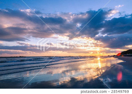 Sunset in the evening sun Sunset in the evening sun 28549769