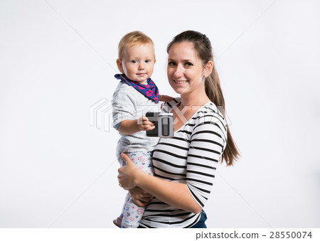 Beautiful mother holding baby daughter in her arms 28550074