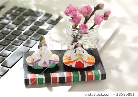 娃娃和個人電腦 娃娃和個人電腦 28550891