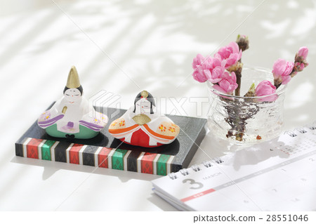 Dolls and calendar 28551046