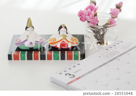 Dolls and calendar 28551048