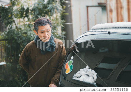 senior, driver, person 28551116