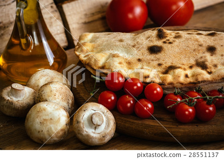 italian, mushrooms, tomato 28551137