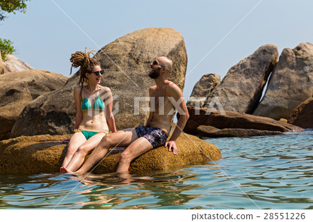 Cheerful couple in the sea Cheerful couple in the sea 28551226