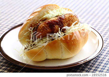 Cooking bread 28552516