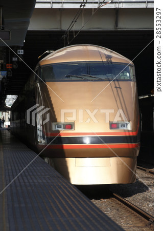 日光參觀在JR大宮站停留的Spacia(特殊塗漆車) 日光參觀在JR大宮站停留的Spacia(特殊塗漆車) 28553297