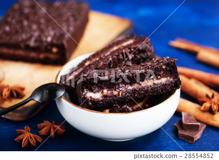 chocolate cake 28554852