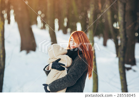 Mom and baby in the park 28558045
