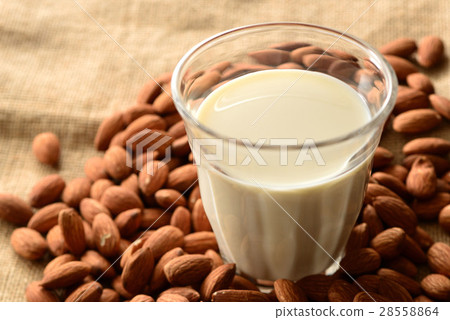 Almond milk Almond milk 28558864