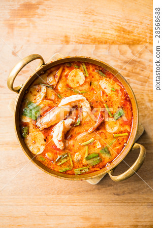 Spicy prawn soup 28568688