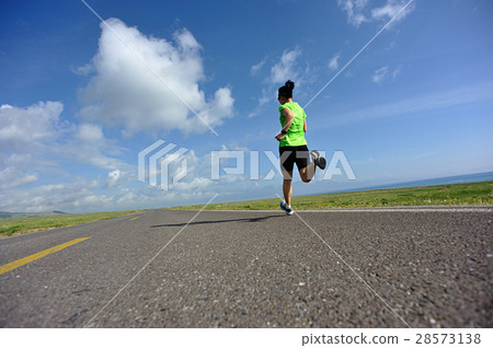 woman trail runner running on country road 28573138