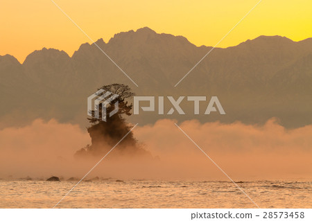 富山-Ameyasu海岸的大氣風暴 富山-Ameyasu海岸的大氣風暴 28573458