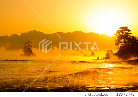 Atmospheric storm at Toyama-Ameyasu coast 28573472