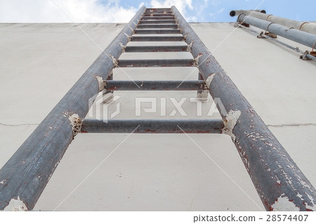 Old iron ladder upto the blue sky with cloud 28574407