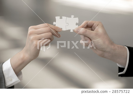 有拼圖的男人和女人 28575722