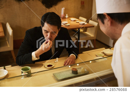  吃壽司的商人 28576088