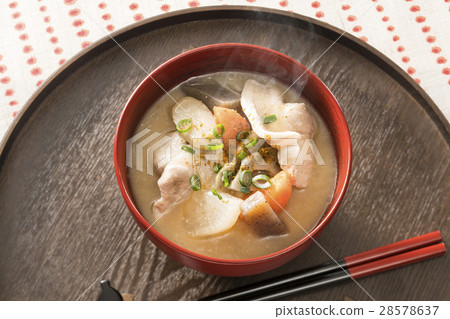 Miso soup with pork and vegetables  28578637