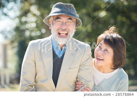 日本高級夫婦帶著微笑 28578864