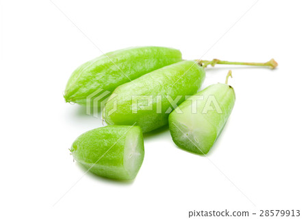 Averrhoa bilimbi fruit 28579913