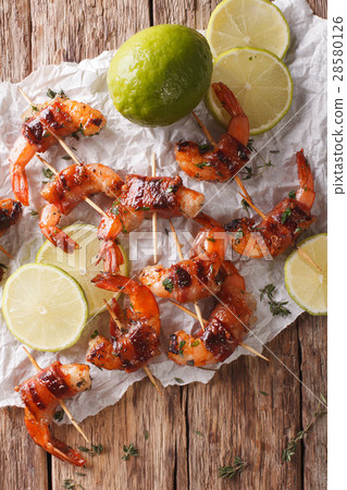 Fried shrimp with bacon, spices and lime close up 28580126