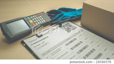 Picking operation 28580376