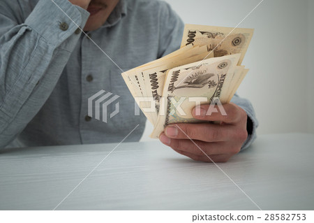 有金錢黑色後面的年輕人 28582753