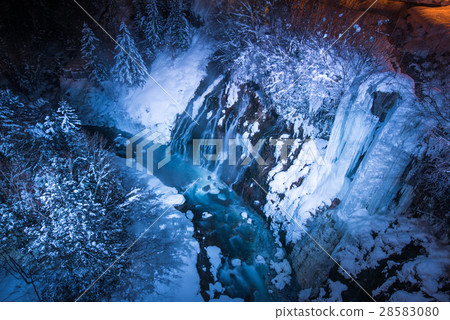 美瑛白鬍子瀑布亮起來 美瑛白鬍子瀑布亮起來 28583080