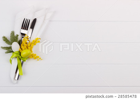 Easter dinner table setting Easter dinner table setting 28585478
