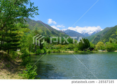 長野駒根高地中央阿爾卑斯山和Komagome池塘 28587185