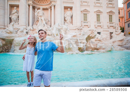 Happy family trowing coins at Trevi Fountain, Rome Happy family trowing coins at Trevi Fountain, Rome 28589308