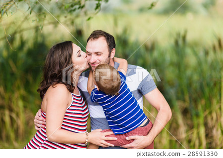 Happy Pregnant family 28591330